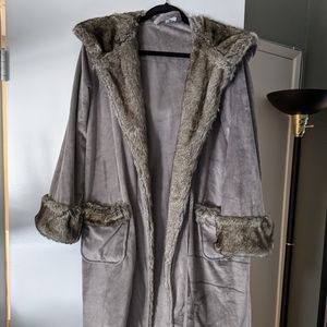 Pottery barn faux fur ombre tip robe